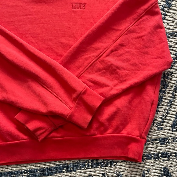 Levi’s Baggy Crewneck in Rose Red❤️‍🔥 - Picture 3 of 8
